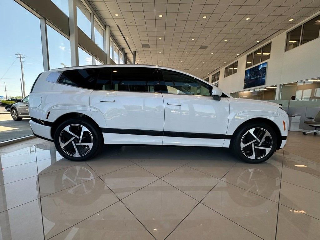 New 2026 Hyundai Ioniq 9 Calligraphy image 2