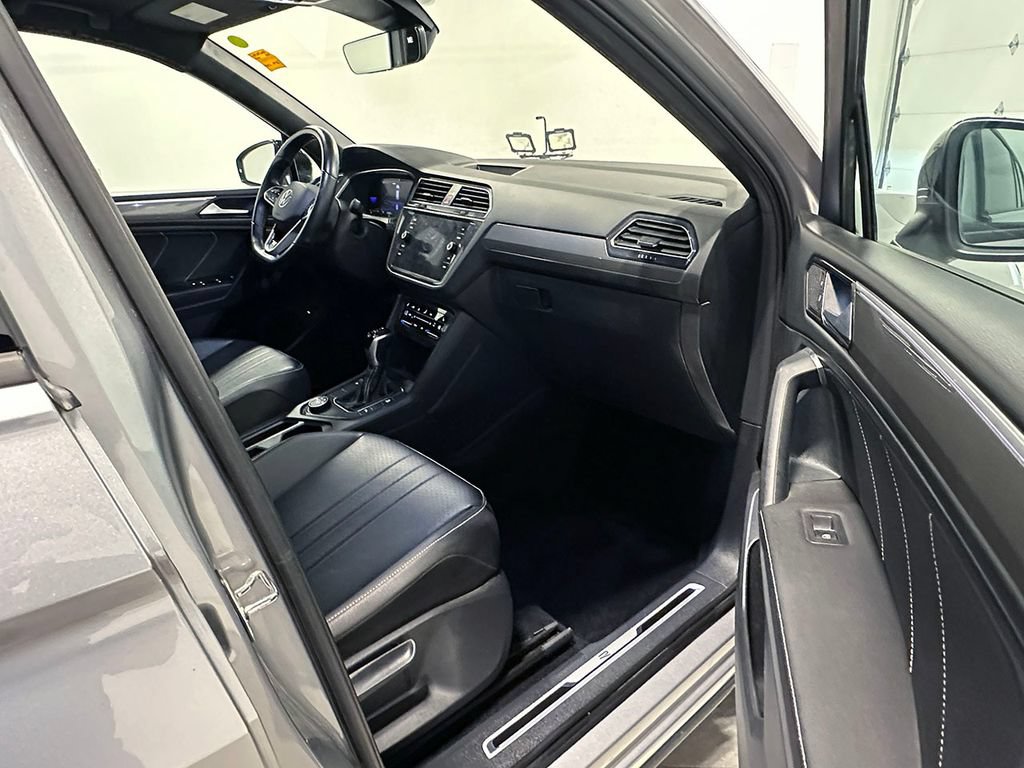 Used 2022 Volkswagen Tiguan SE R-Line AWD/4WD image 25