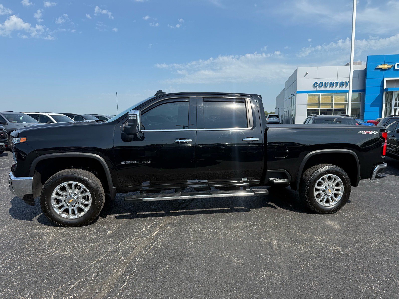 Used 2025 Chevrolet Silverado 2500 LTZ w/ LTZ Premium Package AWD/4WD image 2