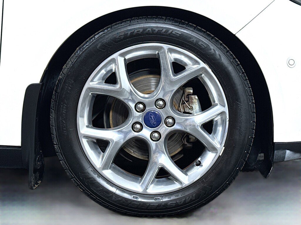 Used 2012 Ford Focus Titanium image 43