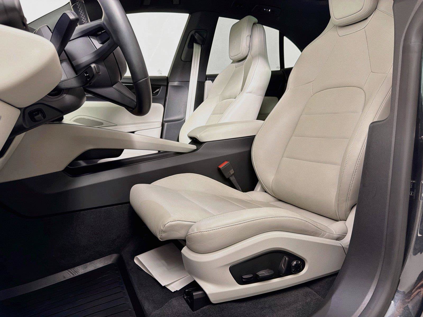 Certified 2026 Porsche Macan Electric RWD image 5