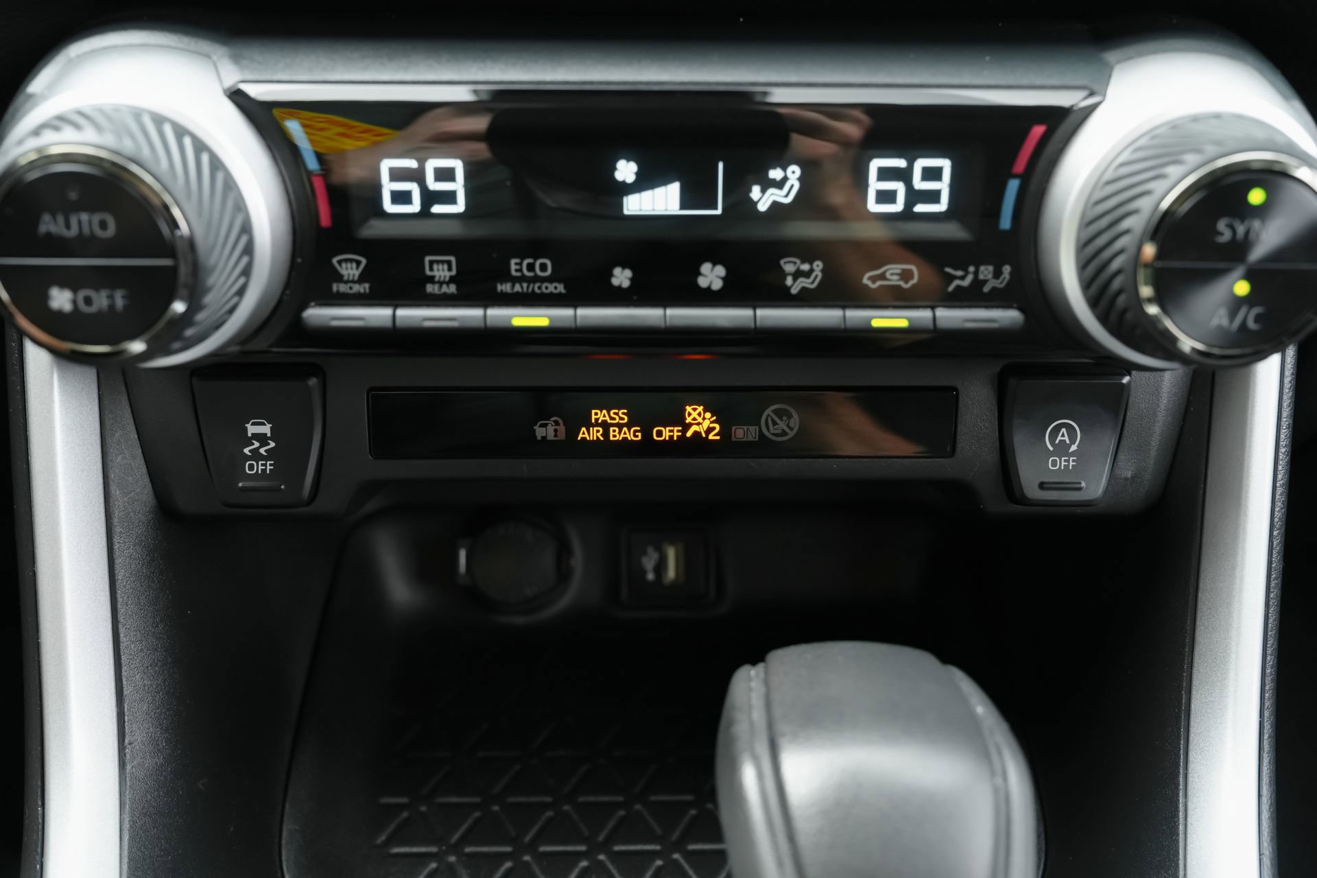 Used 2023 Toyota RAV4 XLE image 16