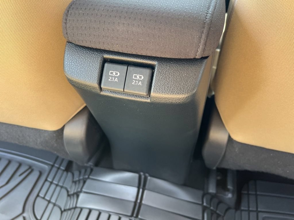 Used 2021 Toyota Prius LE FWD image 23