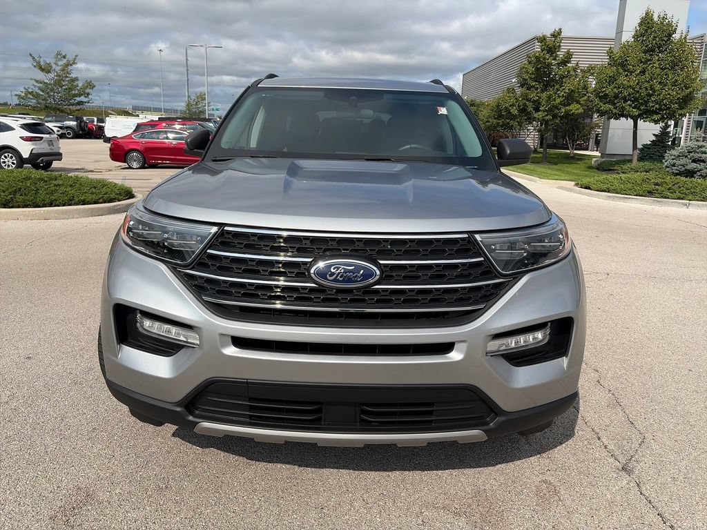 Used 2024 Ford Explorer XLT w/ Equipment Group 202A AWD/4WD image 2