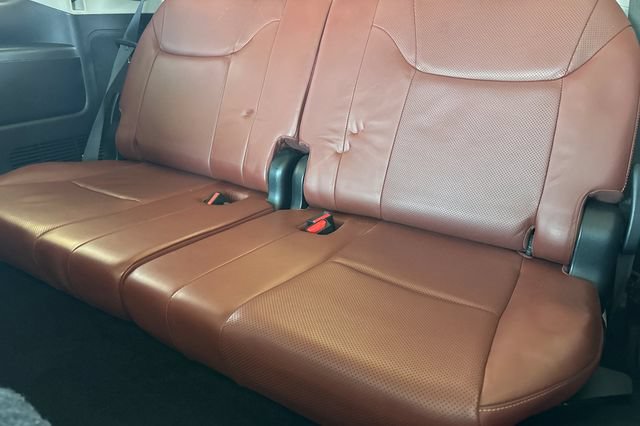 Used 2016 Lexus LX 570 4WD w/ Luxury Package image 18