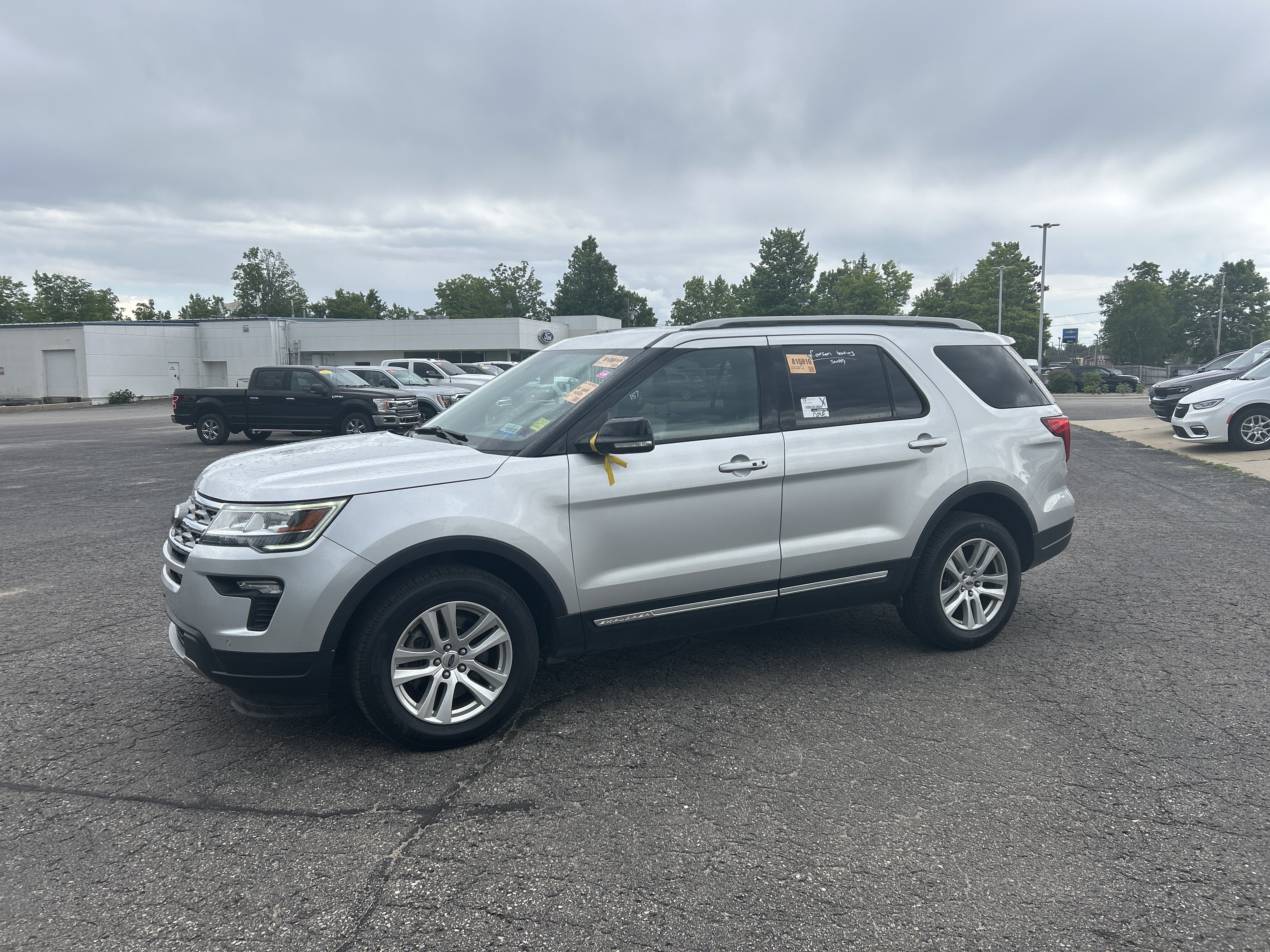 Used 2018 Ford Explorer XLT w/ Equipment Group 202A AWD/4WD image 8