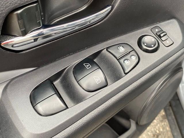 Used 2023 Nissan Kicks SR w/ SR Premium Package FWD image 14