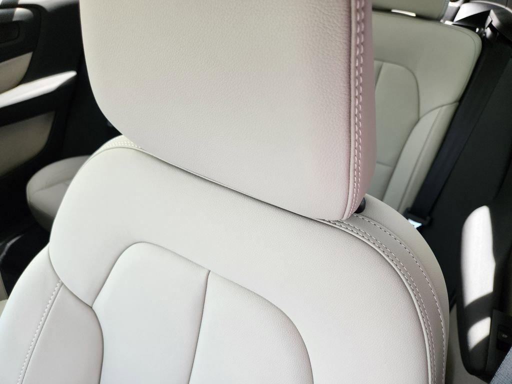 New 2026 Volvo XC40 B5 Ultra w/ Climate Package AWD/4WD image 6