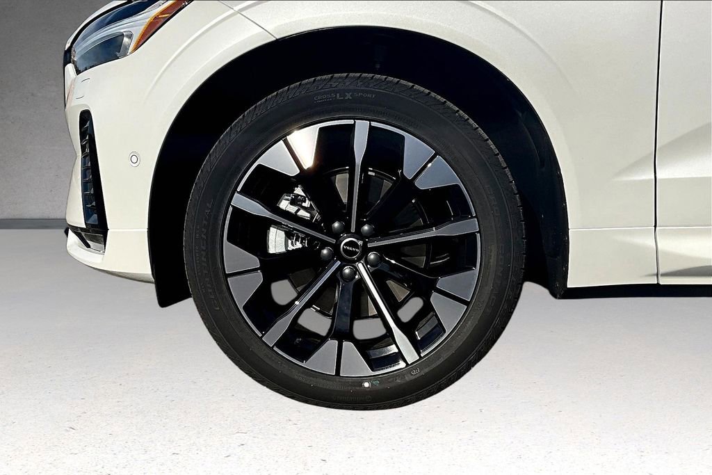New 2026 Volvo XC60 B5 Plus w/ Protection Package Premier AWD/4WD image 12