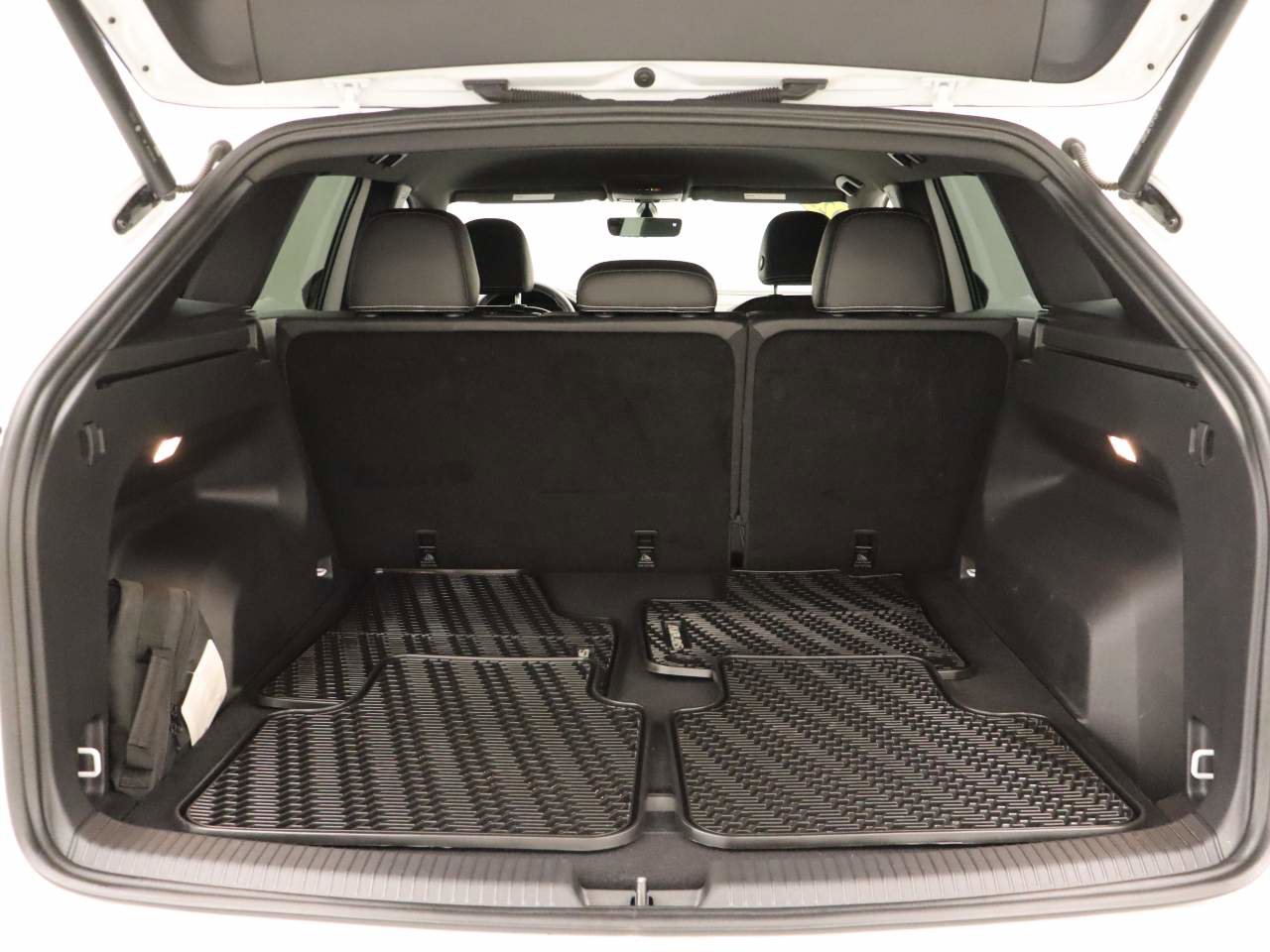 Used 2023 Volkswagen Atlas Cross Sport SE image 19