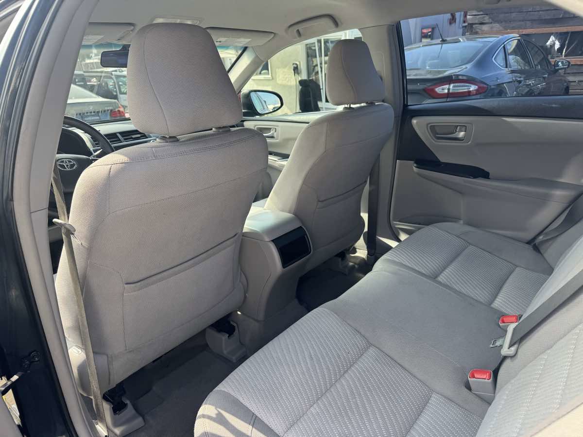 Used 2016 Toyota Camry SE image 16
