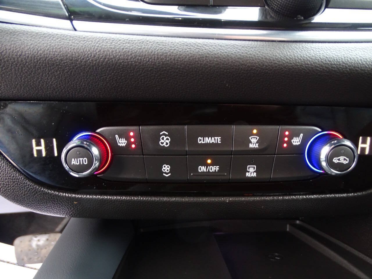 Used 2022 Buick Enclave AWD Essence w/ Sport Touring Edition image 31