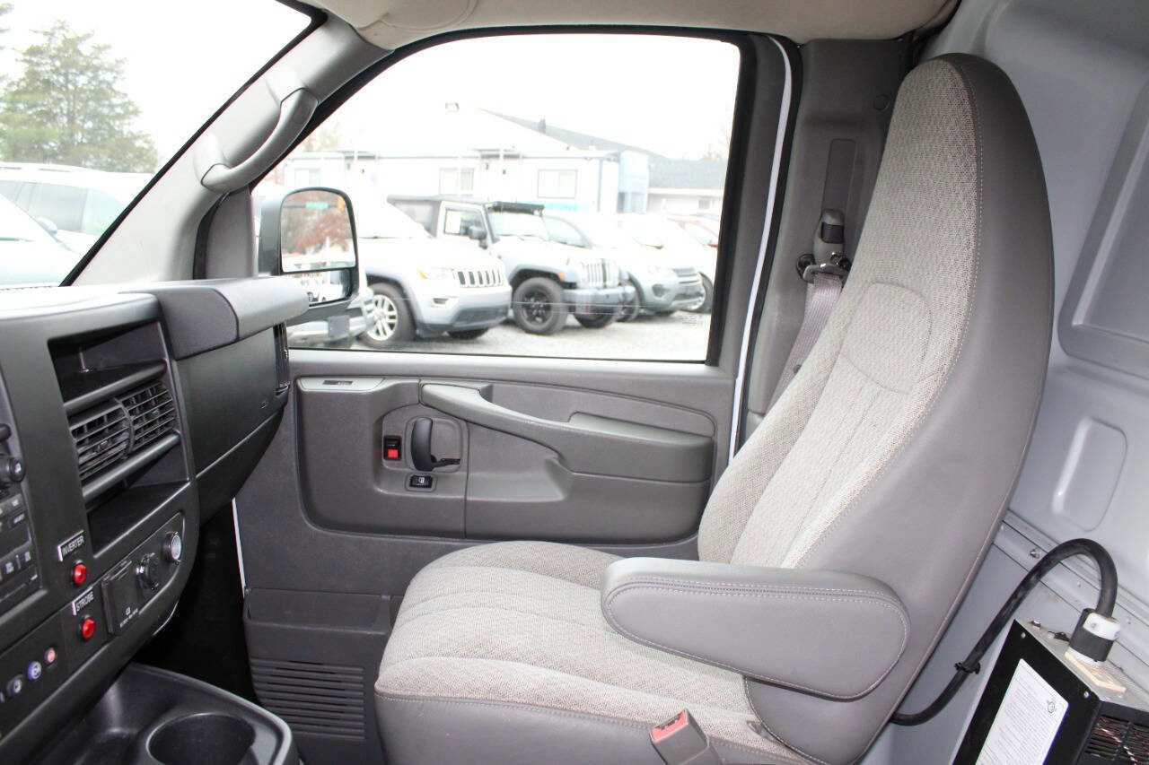 Used 2015 Chevrolet Express 2500 image 14