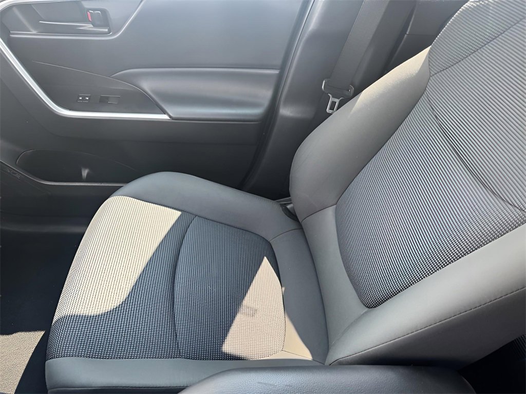 Used 2022 Toyota RAV4 LE image 36