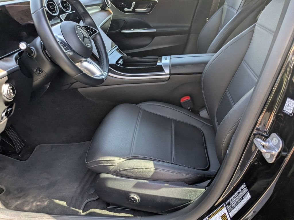 Used 2025 Mercedes-Benz C 300 4MATIC Sedan image 11