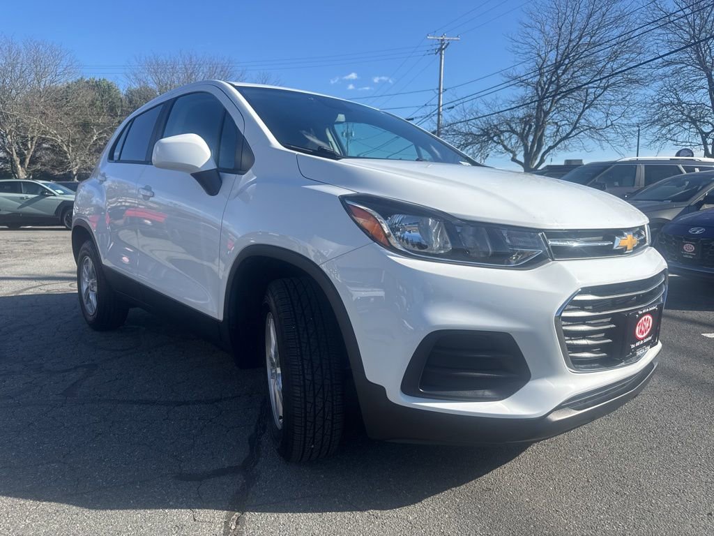 Used 2020 Chevrolet Trax LS w/ Tint and Cruise Package AWD/4WD image 5