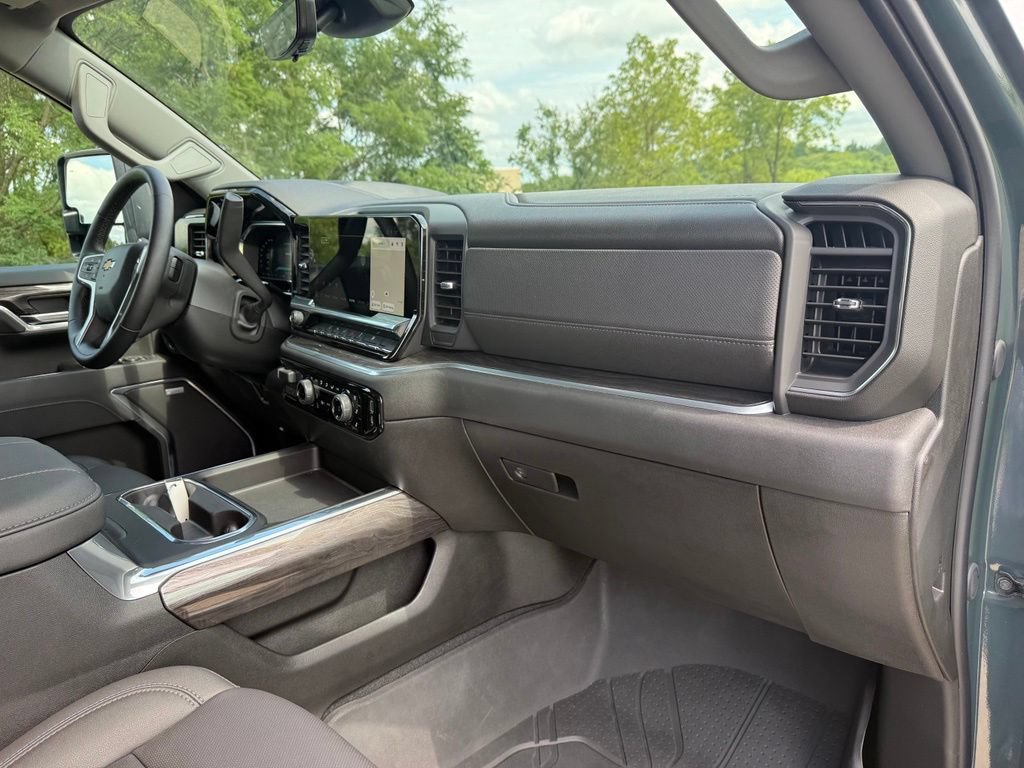 Used 2026 Chevrolet Silverado 2500 LTZ w/ LTZ Premium Package AWD/4WD image 29