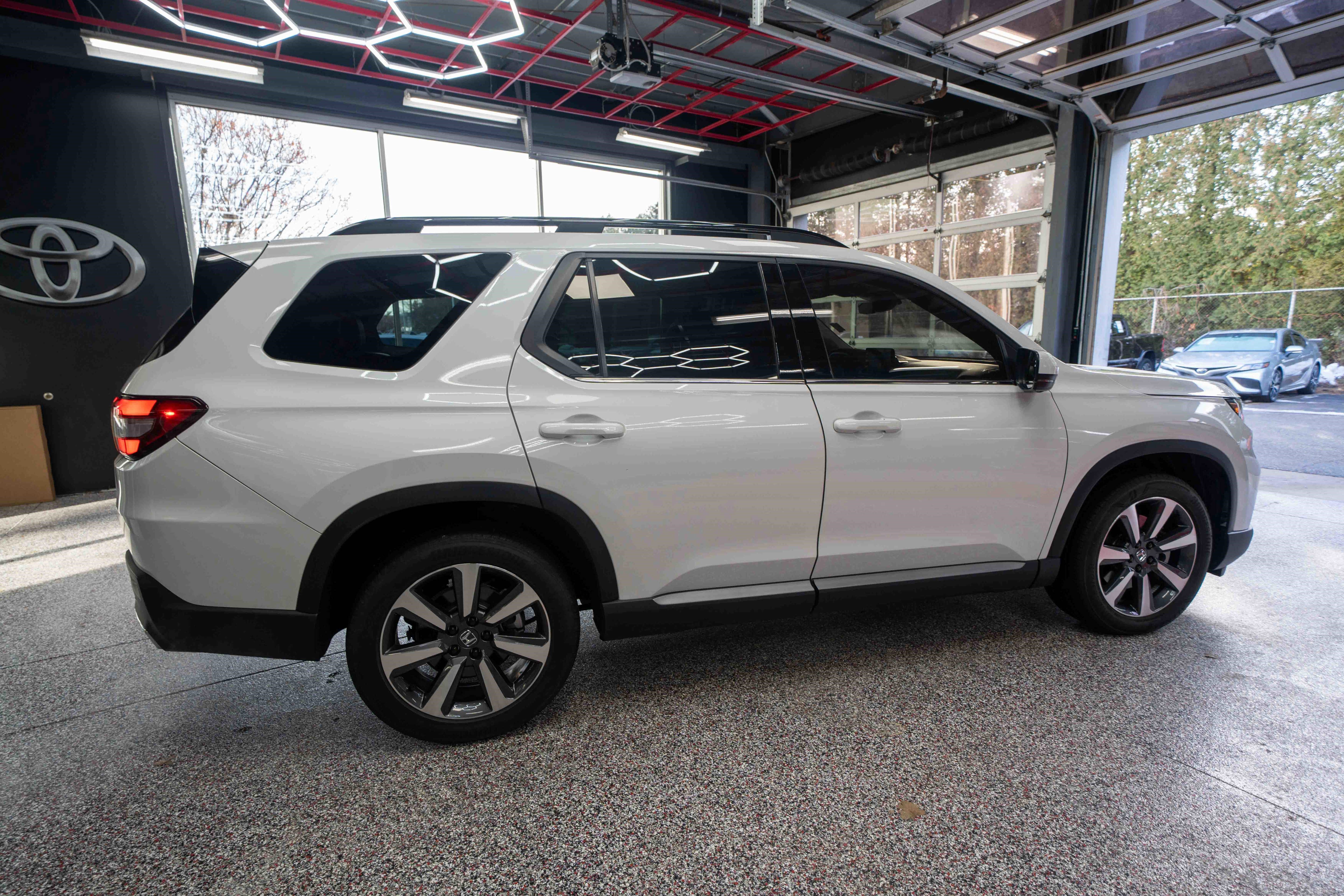 Used 2023 Honda Pilot Elite image 4