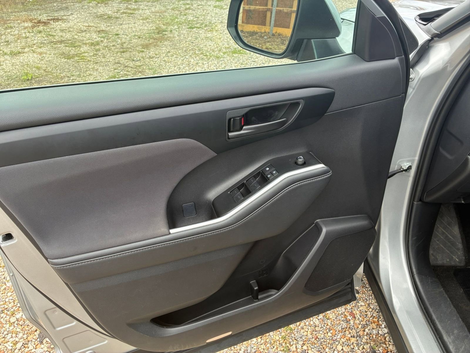 Used 2025 Toyota Highlander LE image 15