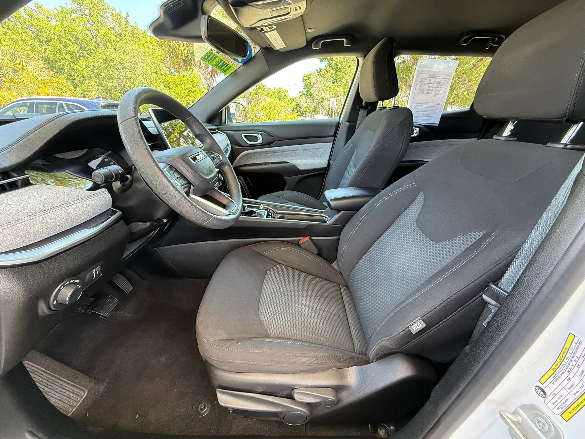 Used 2024 Jeep Compass Sport image 9