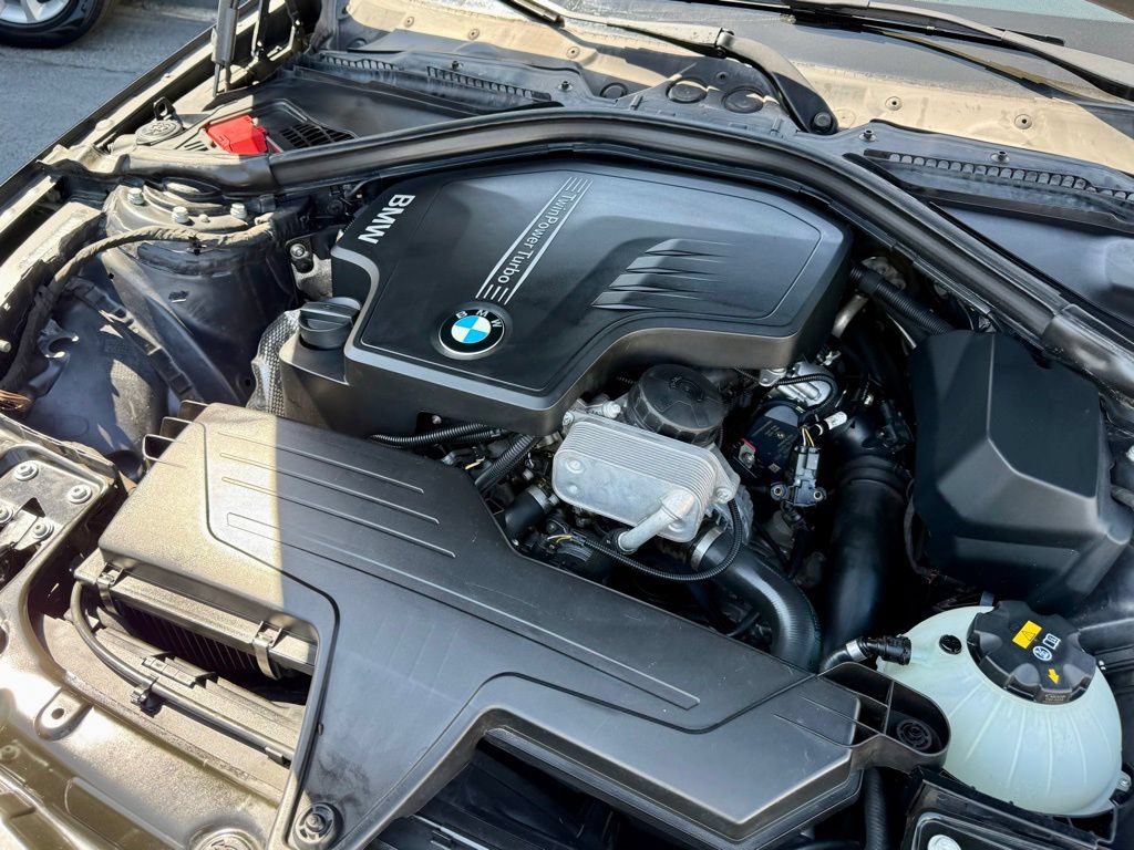Used 2016 BMW 320i Sedan RWD image 6