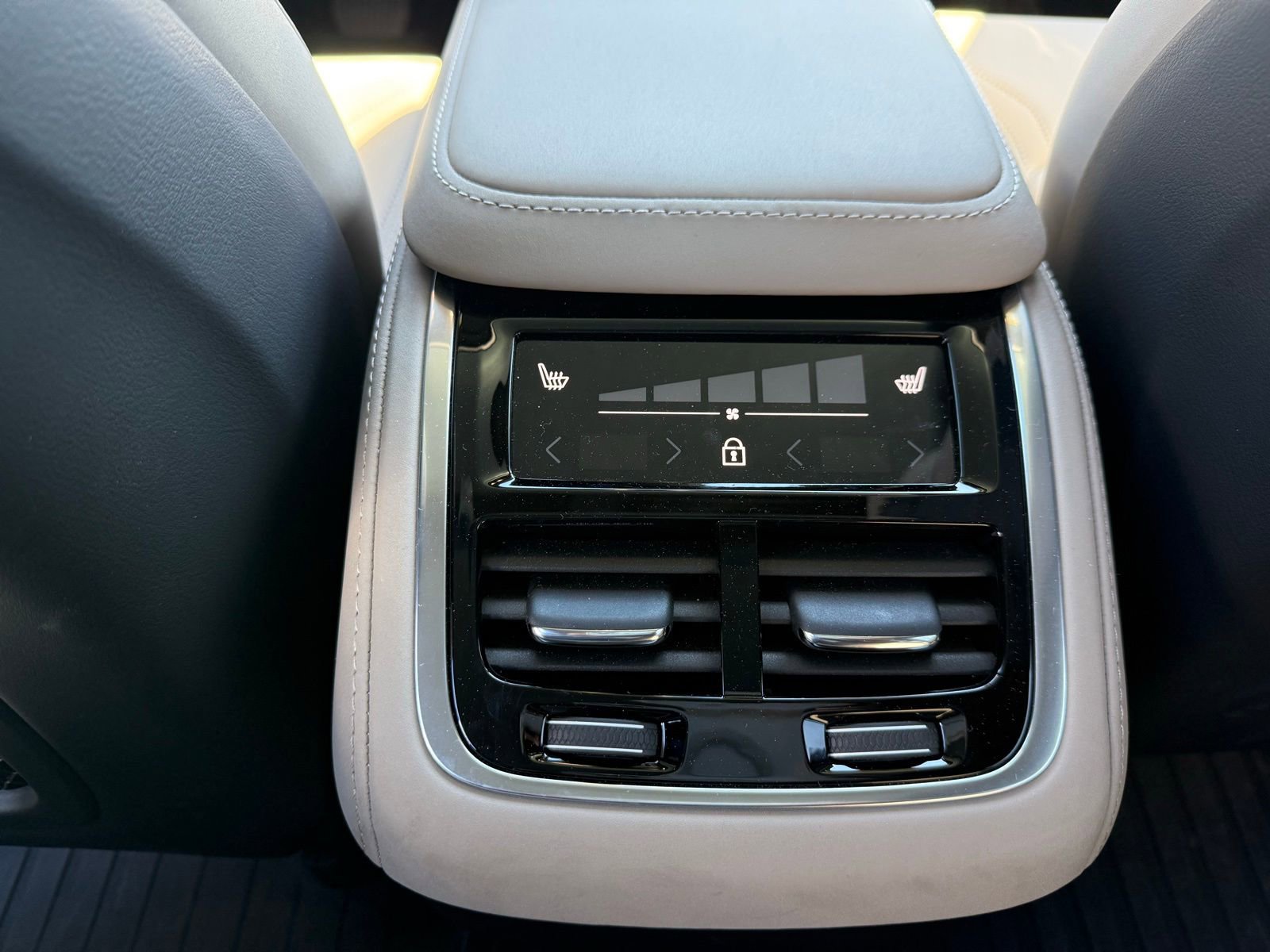 Used 2026 Volvo XC90 B6 Plus w/ Protection Package Premier image 13