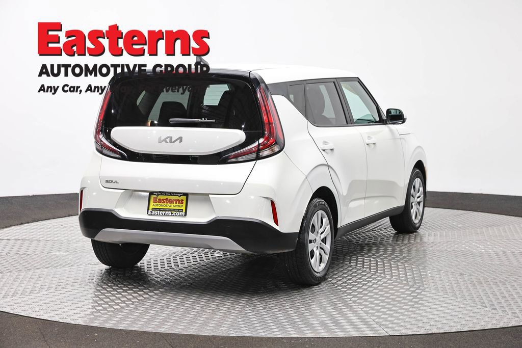 Used 2023 Kia Soul LX FWD image 5