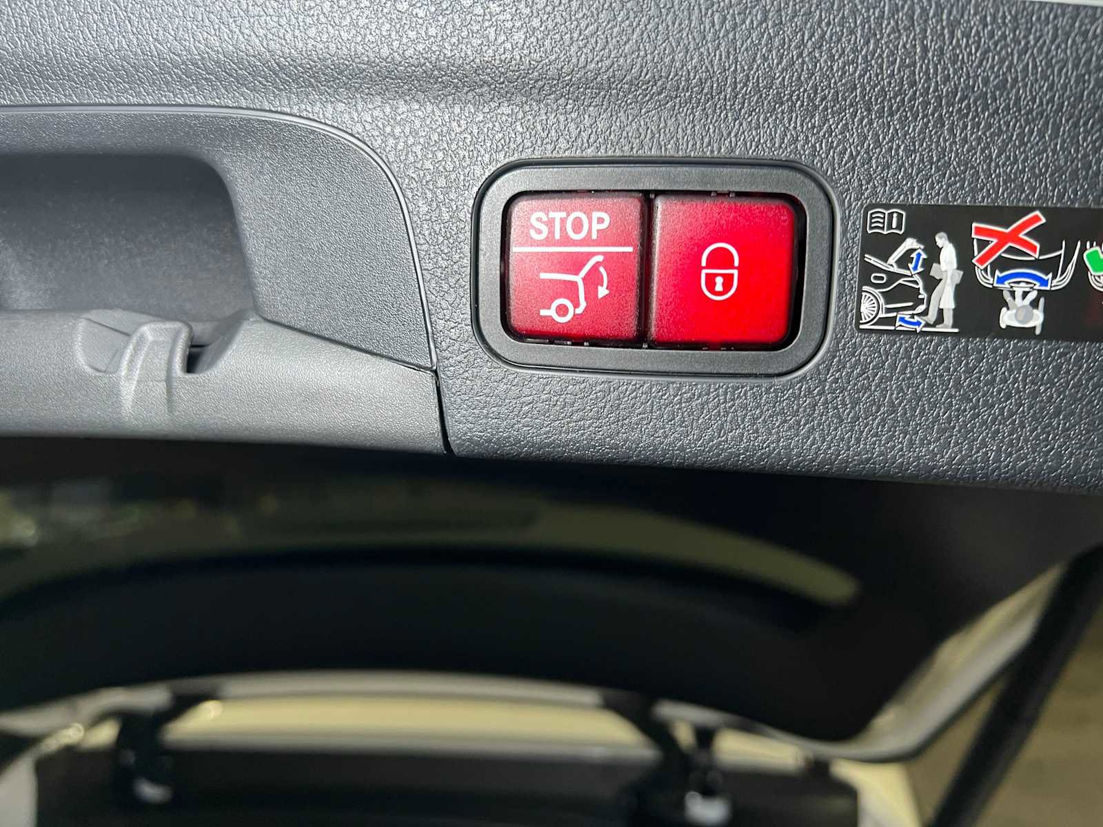 Used 2025 Mercedes-Benz GLE 350 4MATIC image 18