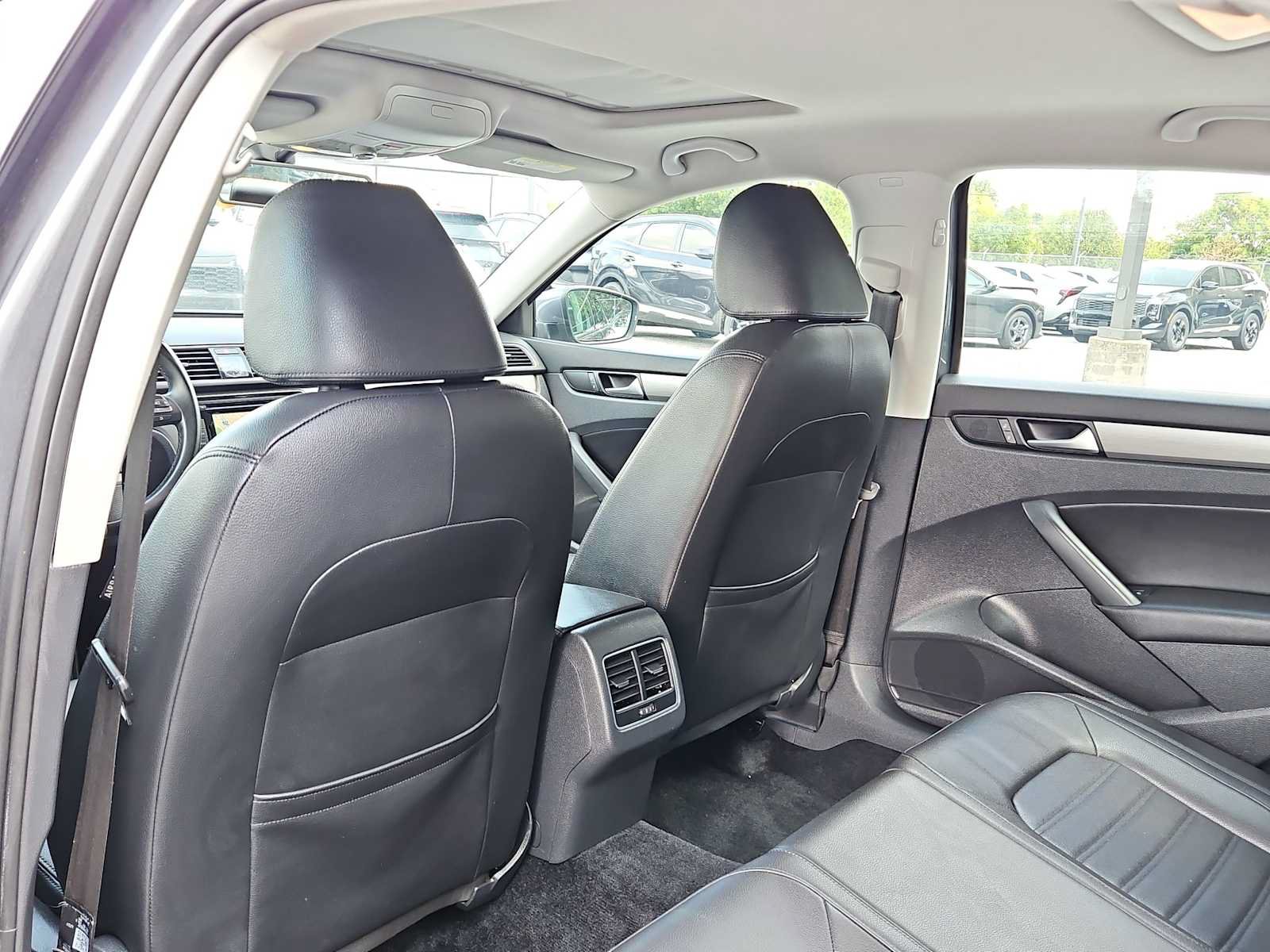 Used 2015 Volkswagen Passat 1.8T SE FWD image 12