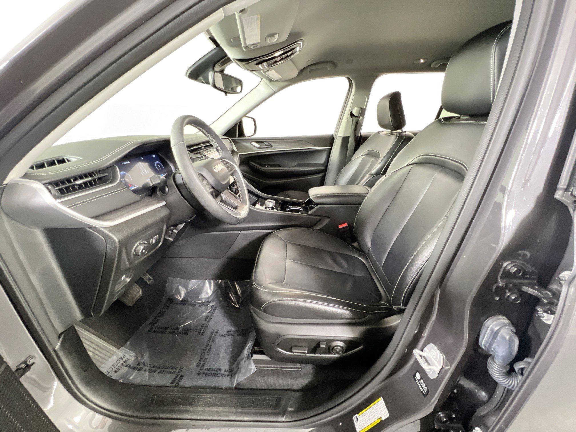 Used 2023 Jeep Grand Cherokee Limited image 19