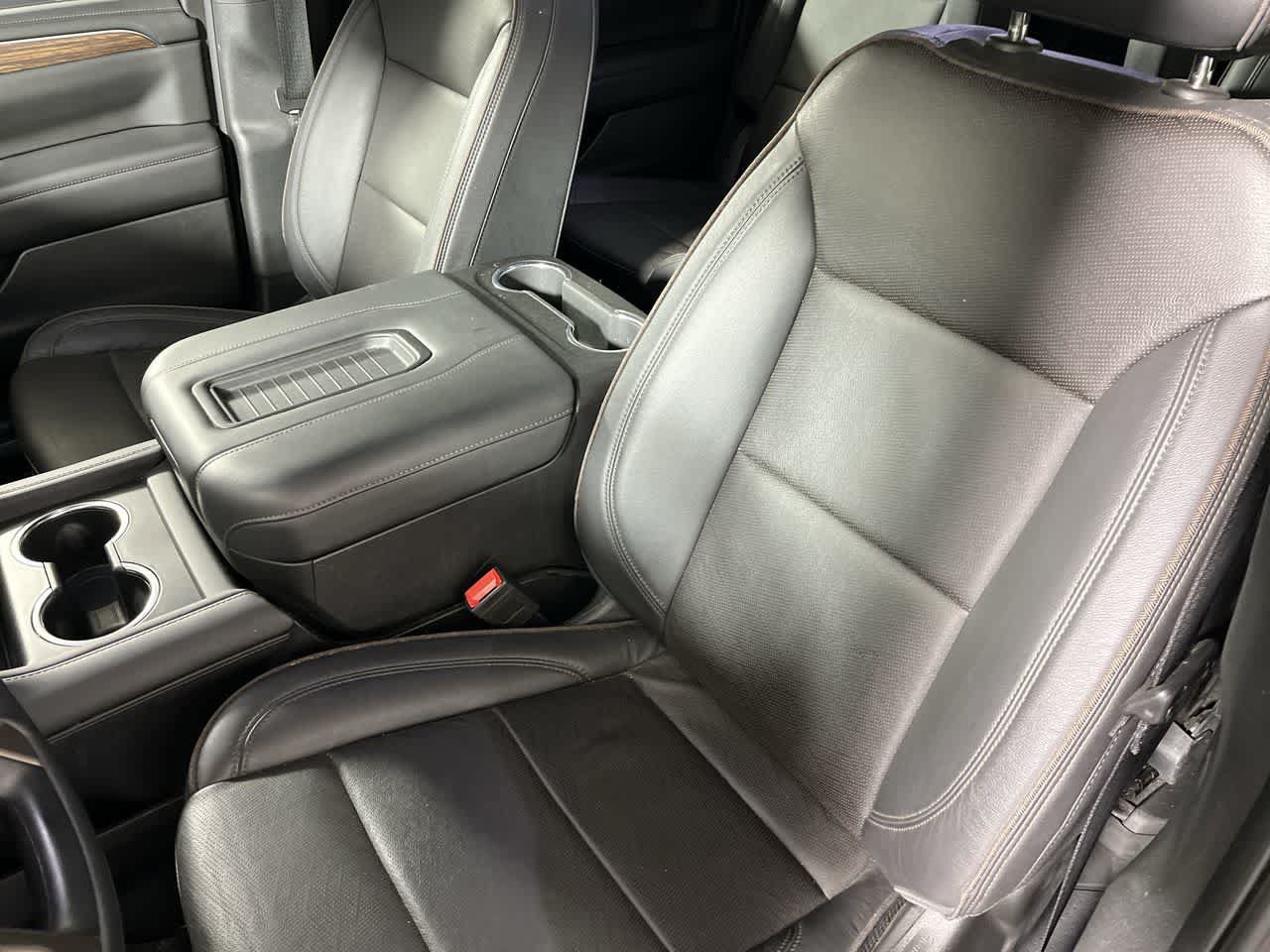 Used 2023 Chevrolet Suburban High Country AWD/4WD image 15