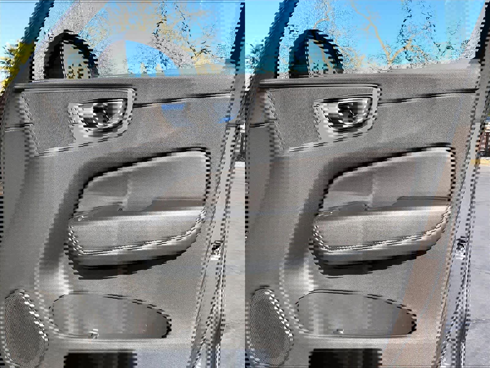 Used 2023 Volvo XC60 T8 Plus image 27