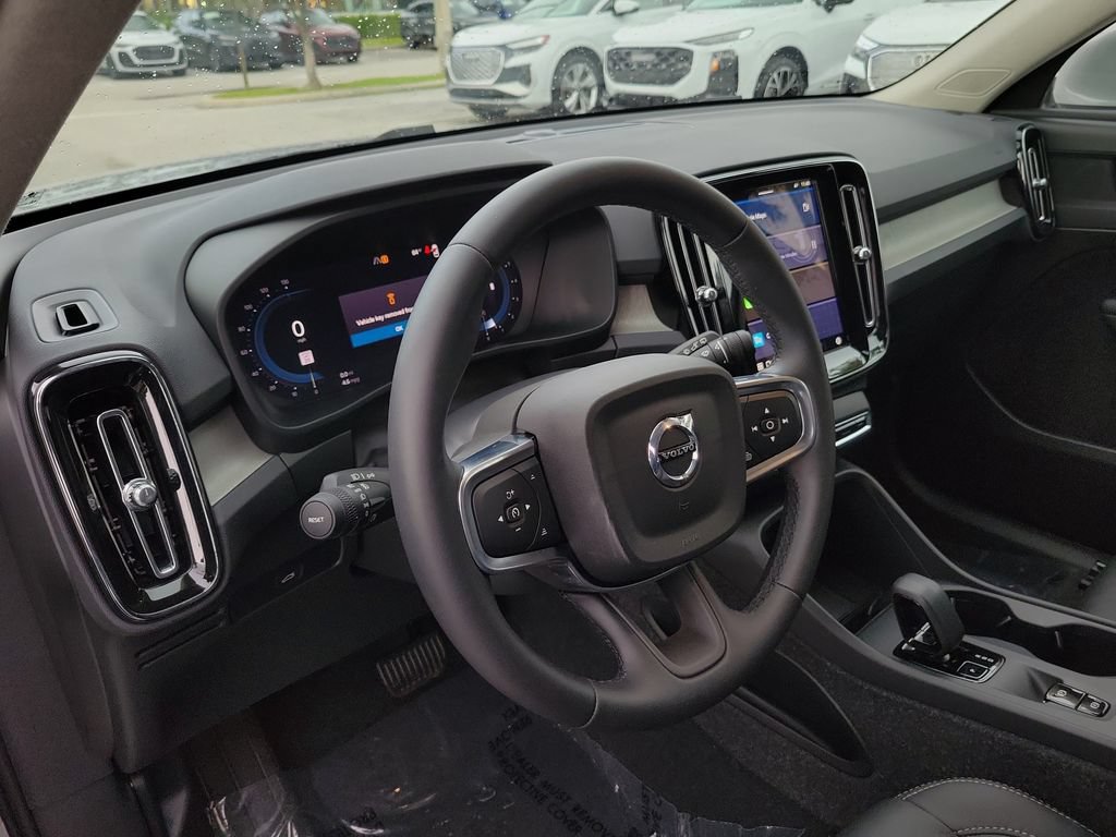 Used 2025 Volvo XC40 B5 Core w/ Protection Package AWD/4WD image 7