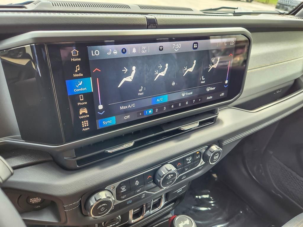 Used 2025 Jeep Wrangler Unlimited Sahara AWD/4WD image 13