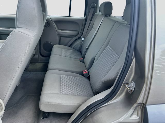 Used 2006 Jeep Liberty Sport AWD/4WD image 28