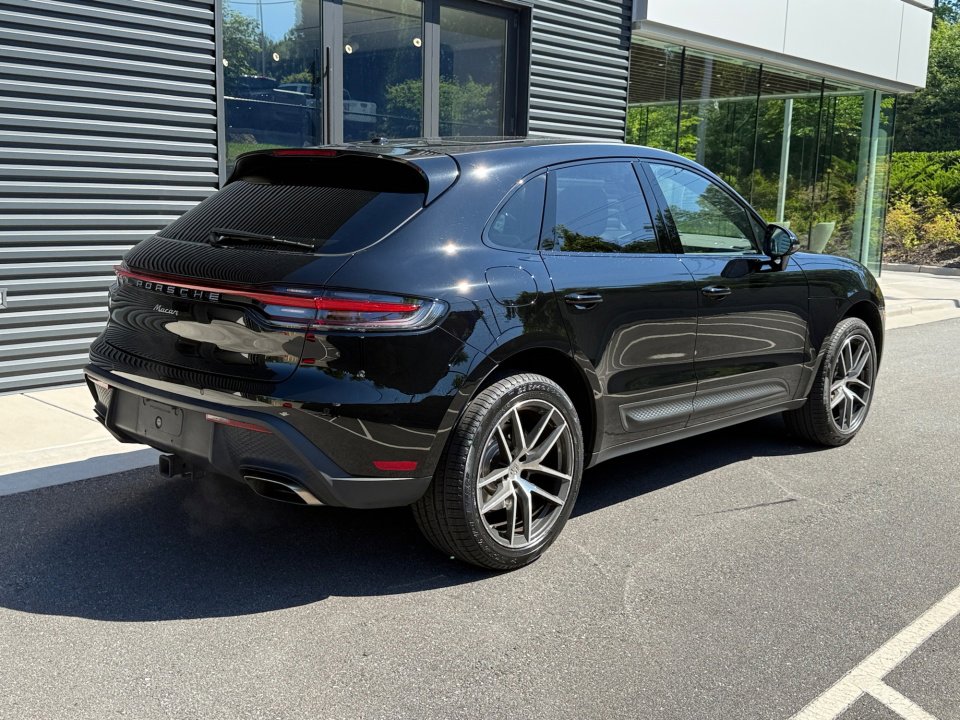 Certified 2024 Porsche Macan AWD/4WD image 7