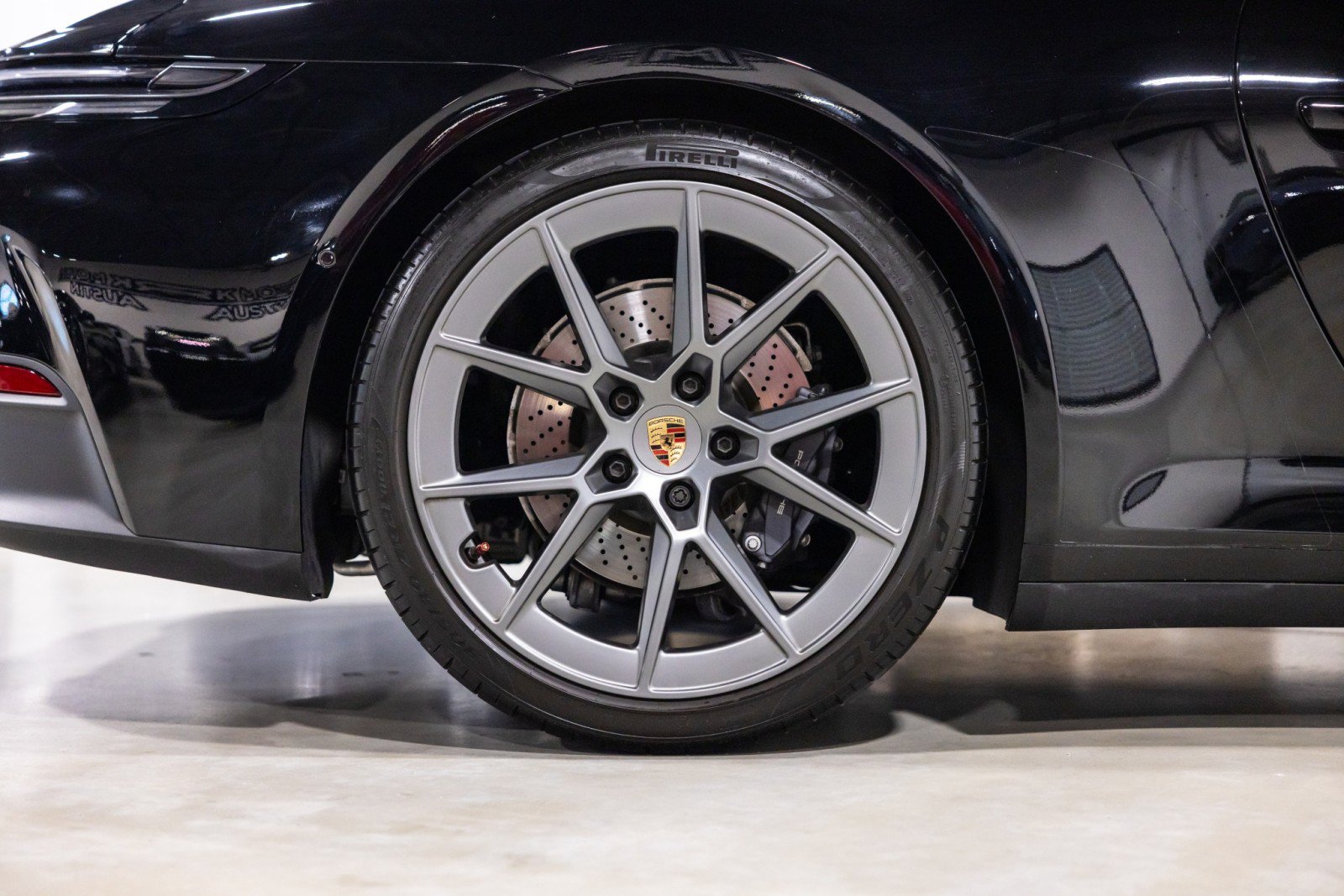 Used 2025 Porsche 911 Carrera RWD image 24
