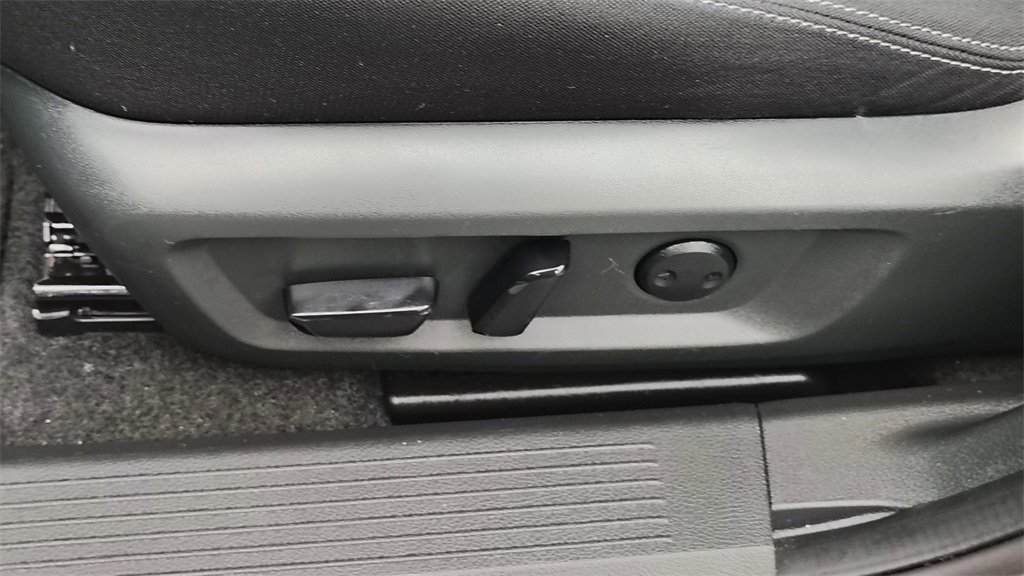 Used 2023 Nissan Rogue SV image 11