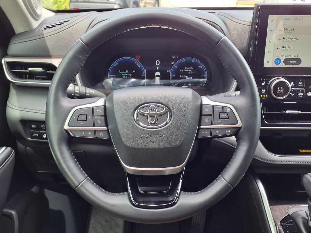 Used 2025 Toyota Highlander Limited AWD/4WD image 33