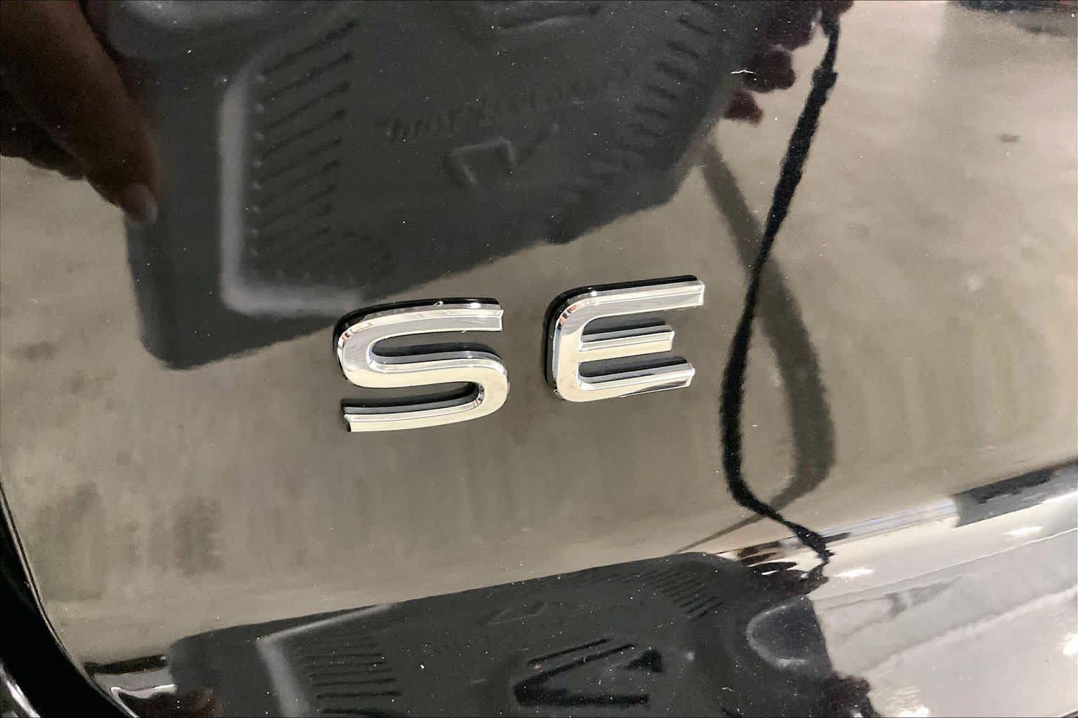 Used 2023 Volkswagen Atlas Cross Sport SE AWD/4WD image 30