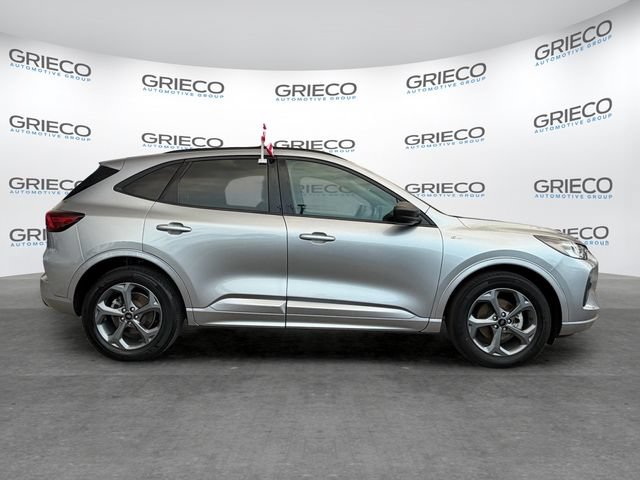 Used 2023 Ford Escape ST-Line w/ Tech Pack #1 FWD image 8
