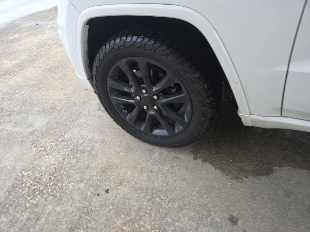 Used 2019 Jeep Grand Cherokee Altitude AWD/4WD image 13