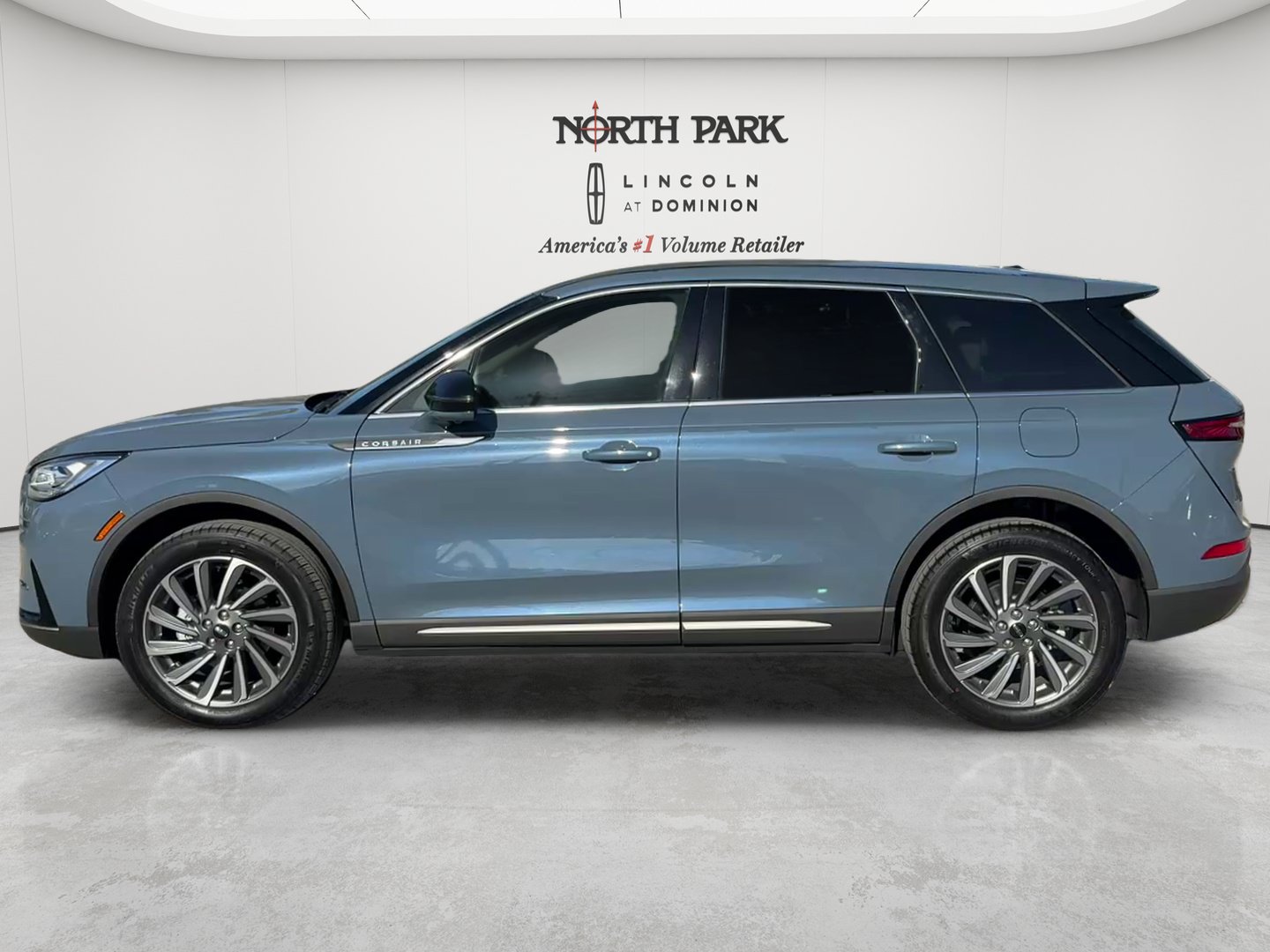 Used 2025 Lincoln Corsair Reserve FWD image 2