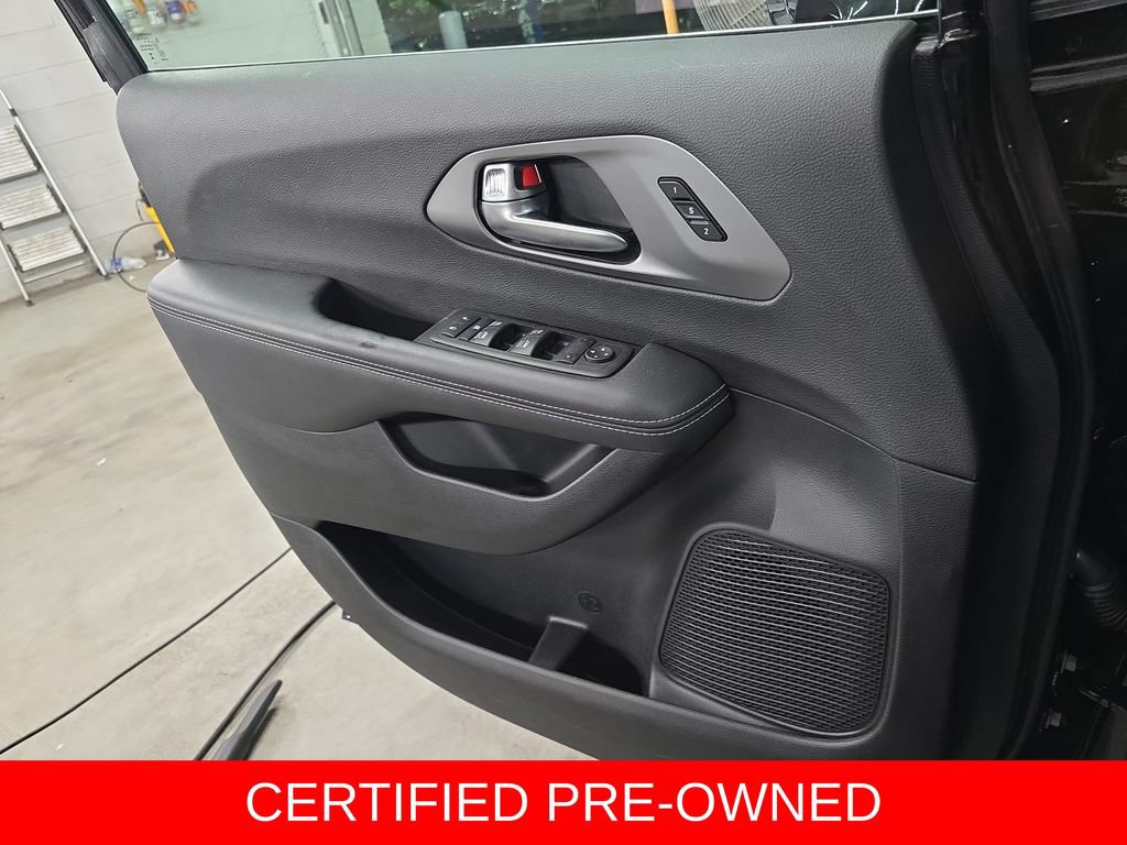 Used 2025 Chrysler Pacifica Select FWD image 27