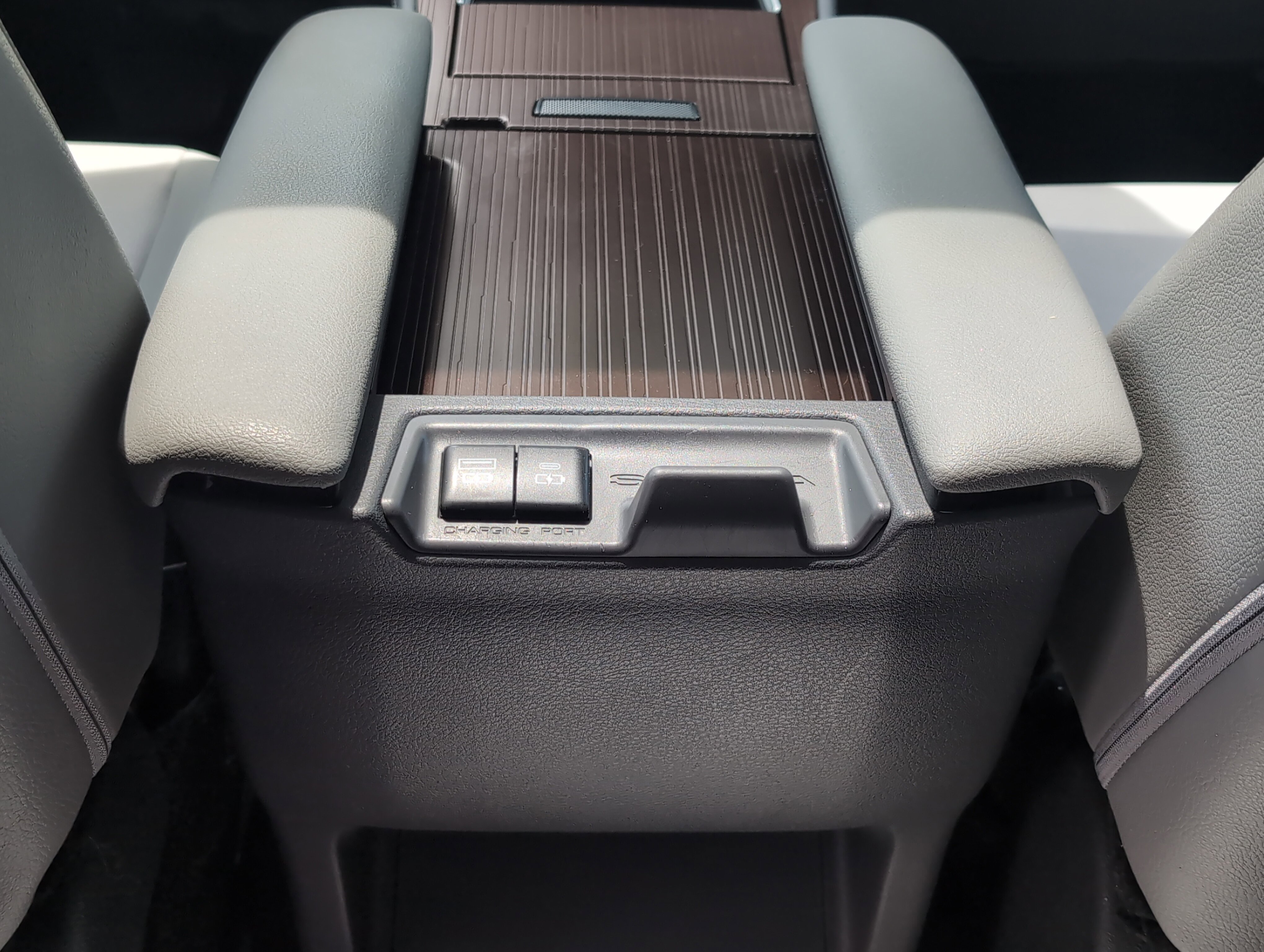 Certified 2023 Toyota Sienna XLE FWD image 36