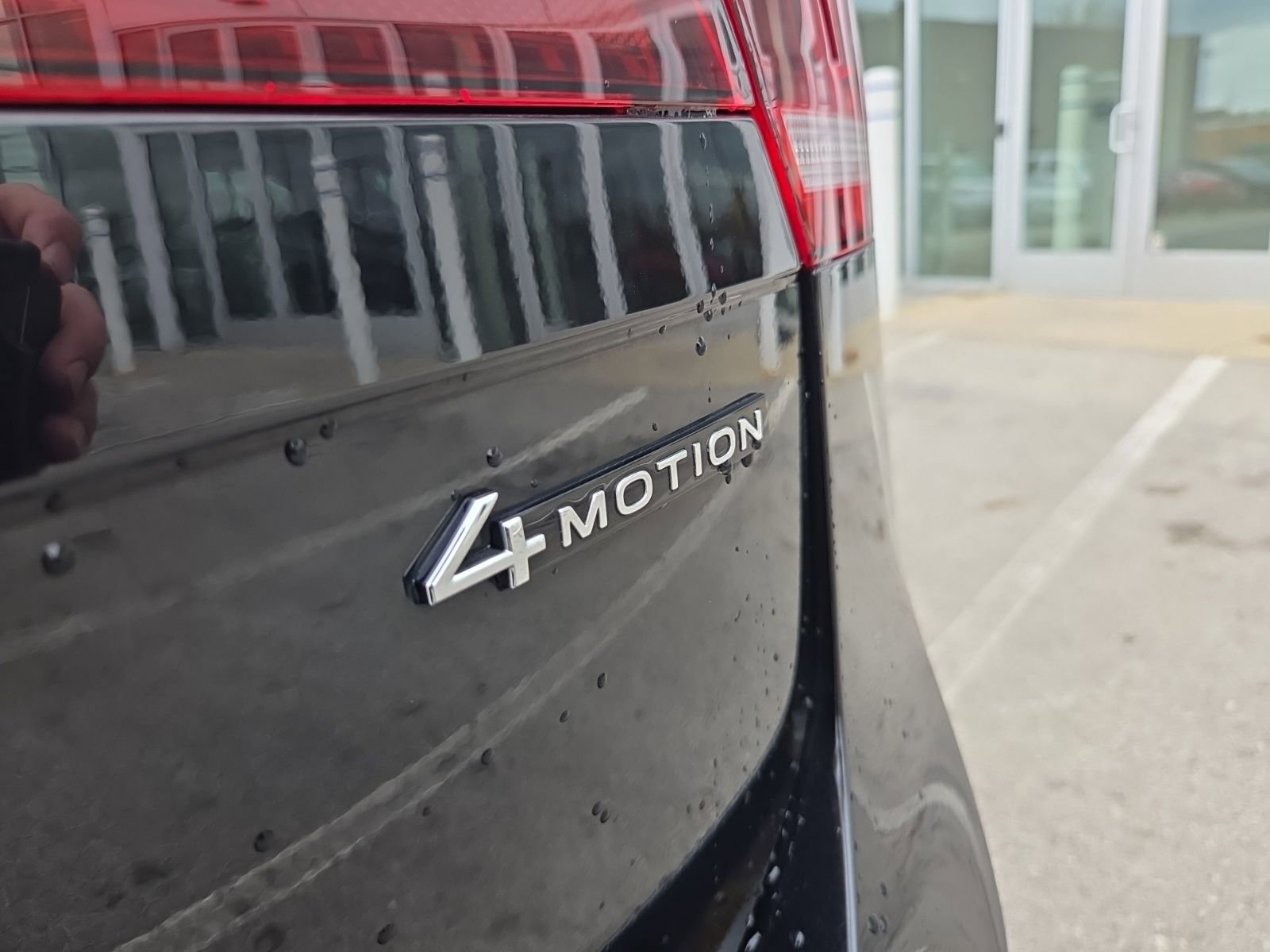 Certified 2023 Volkswagen Tiguan SE R-Line image 14