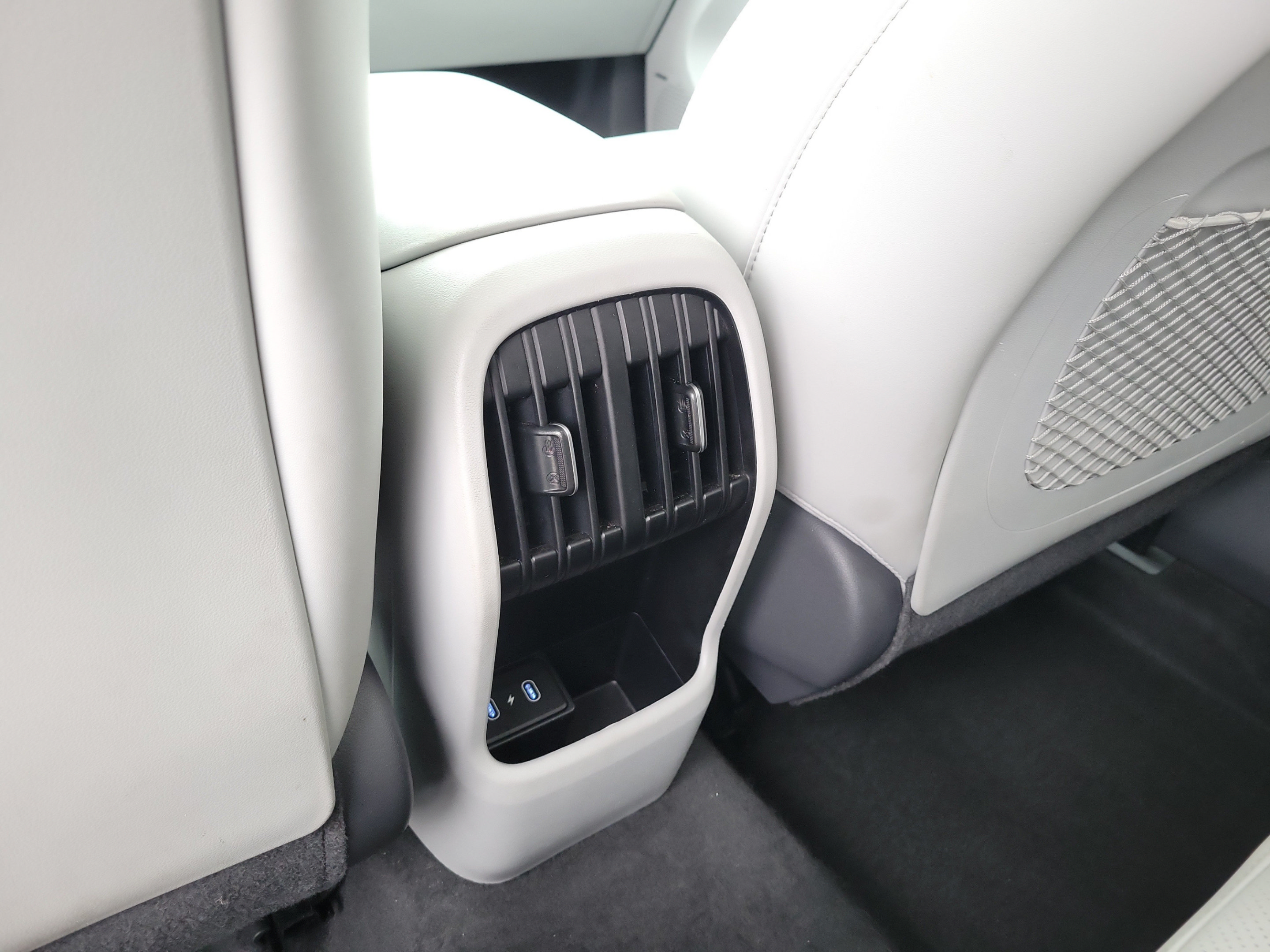 Used 2024 Hyundai Kona Limited FWD image 12