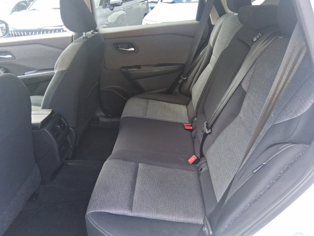 Used 2023 Nissan Rogue SV AWD/4WD image 16