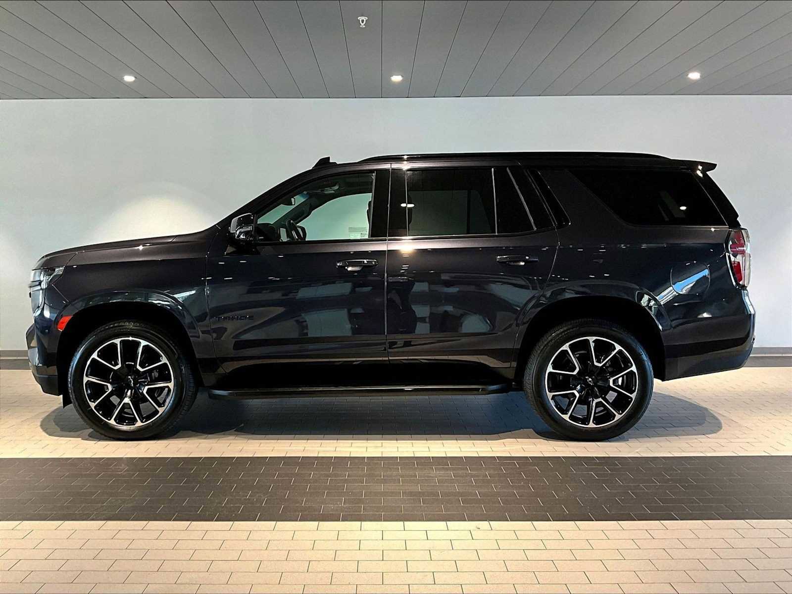 Used 2024 Chevrolet Tahoe RST w/ Luxury Package AWD/4WD image 2