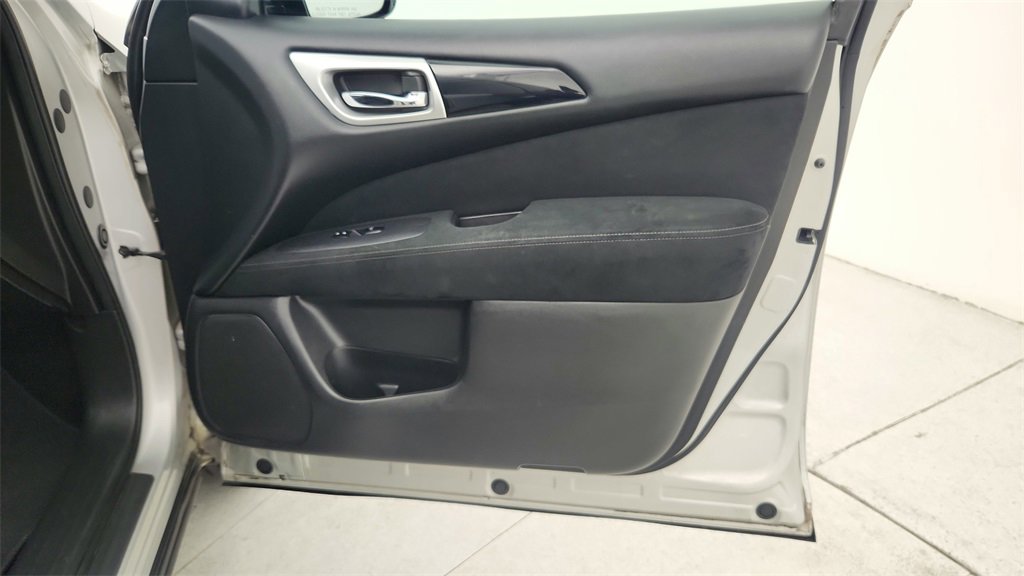 Used 2016 Nissan Pathfinder SV image 32